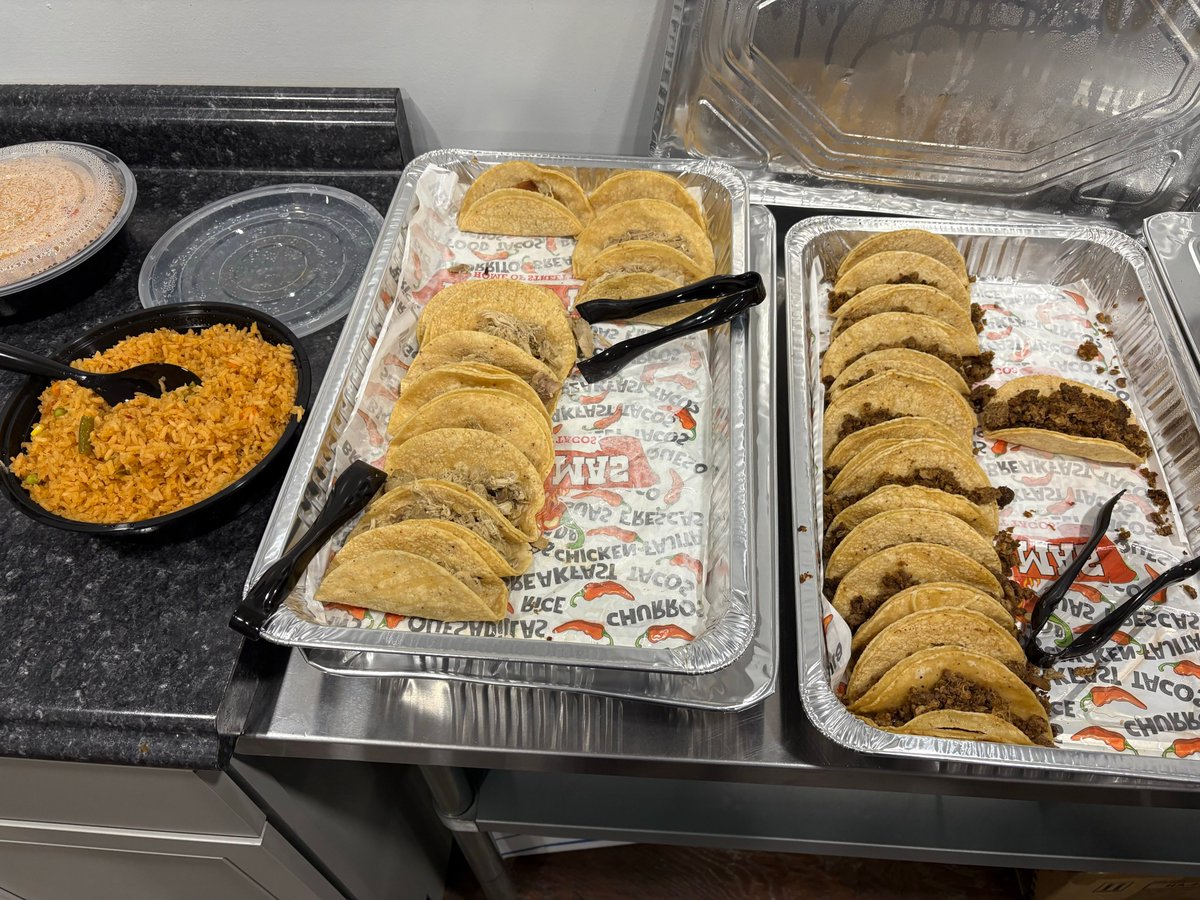 RGS_Financial's tweet image. Taco 'bout thankful! 🌮🙏 We kicked off the season with tacos and the best team at our Thanksgiving lunch. Grateful for the amazing people who make this a special place to grow. Wishing you a Thanksgiving filled with love, laughter, and gratitude! #RGSFamily 
#OfficeThanksgiving