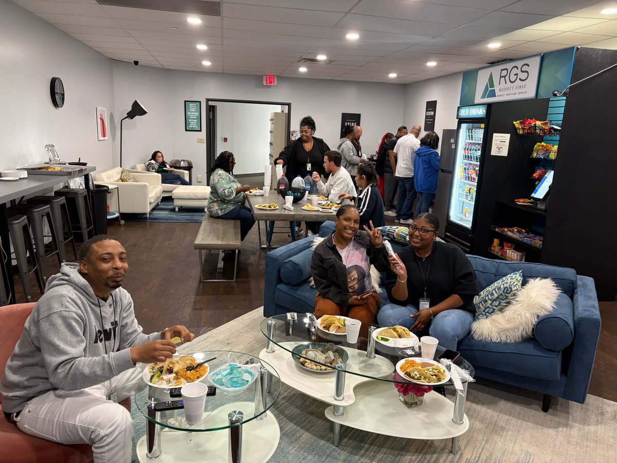 RGS_Financial's tweet image. Taco 'bout thankful! 🌮🙏 We kicked off the season with tacos and the best team at our Thanksgiving lunch. Grateful for the amazing people who make this a special place to grow. Wishing you a Thanksgiving filled with love, laughter, and gratitude! #RGSFamily 
#OfficeThanksgiving