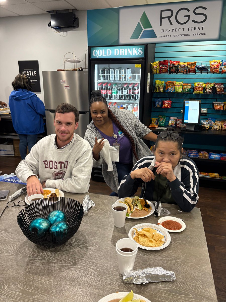 RGS_Financial's tweet image. Taco 'bout thankful! 🌮🙏 We kicked off the season with tacos and the best team at our Thanksgiving lunch. Grateful for the amazing people who make this a special place to grow. Wishing you a Thanksgiving filled with love, laughter, and gratitude! #RGSFamily 
#OfficeThanksgiving