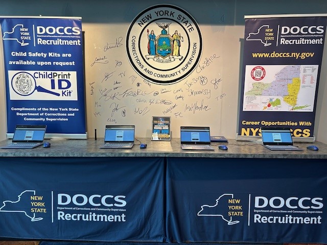 NYSDOCCS's tweet image. DOCCS is hiring! Join us at Destiny USA Mall – 1 Destiny USA Drive, Syracuse, NY 13204. From now until January 5th, you can visit during regular mall hours Monday through Thursday 10am-8pm, Friday and Saturday 10am-9pm and Sunday from 11am-6pm.