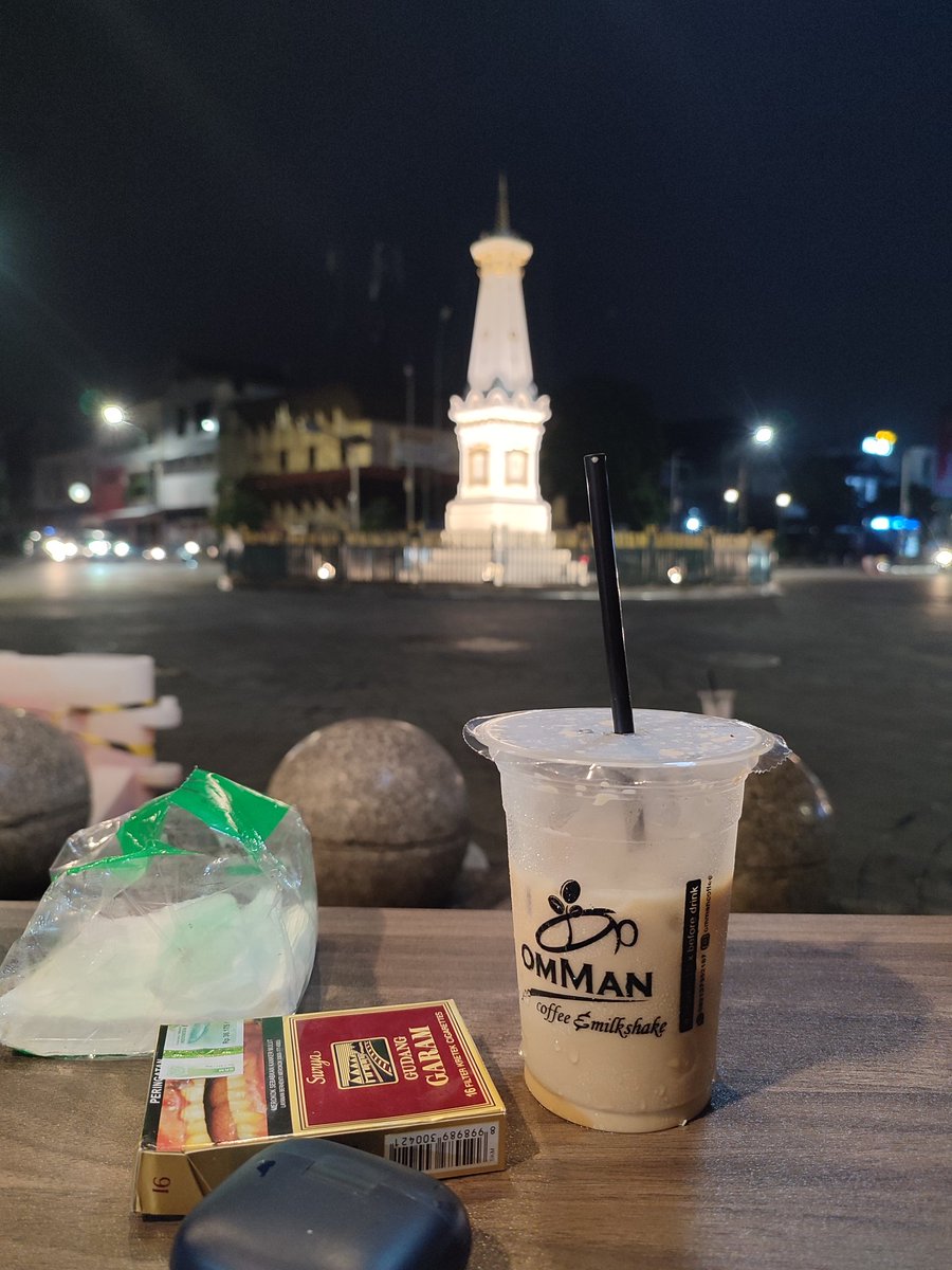 ExBuxchin's tweet photo. Ada yang disekitar sini 
Uh uh uh #gayjogja https://t.co/8ZeM5PD7kh