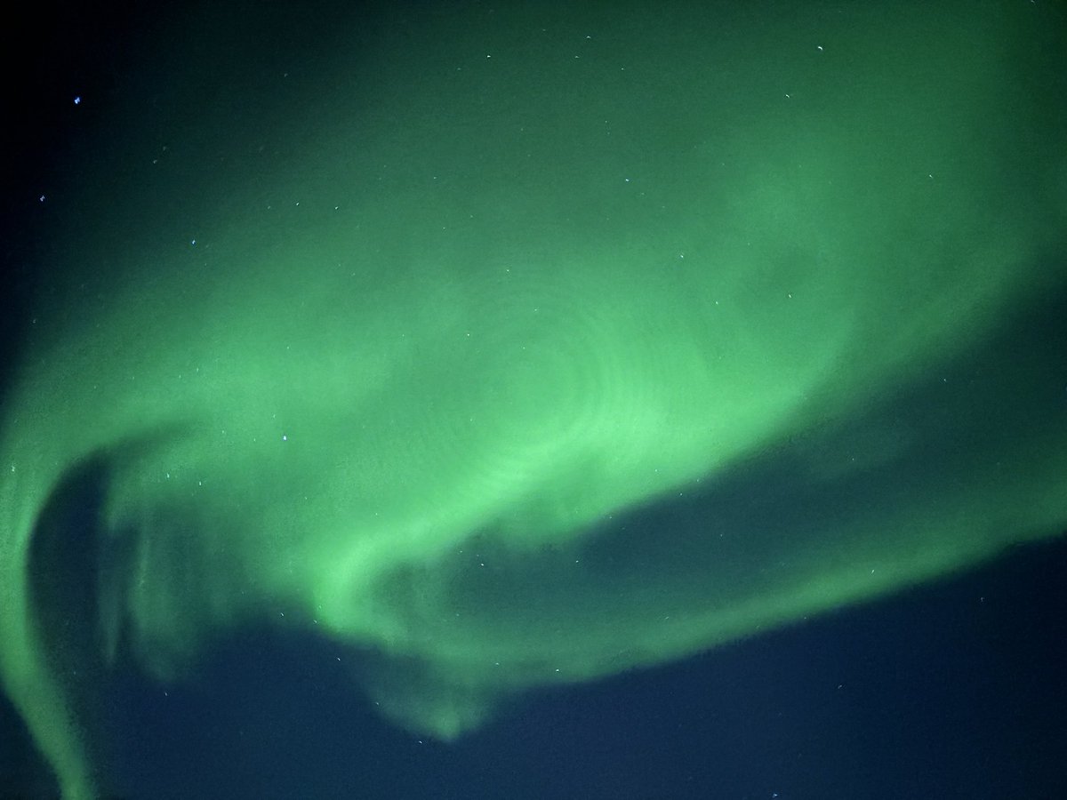 h25xo's tweet photo. bucket list: see the northern lights ✅

UNREAL FEELING 😭😭😭 https://t.co/qmkB5U0kzO