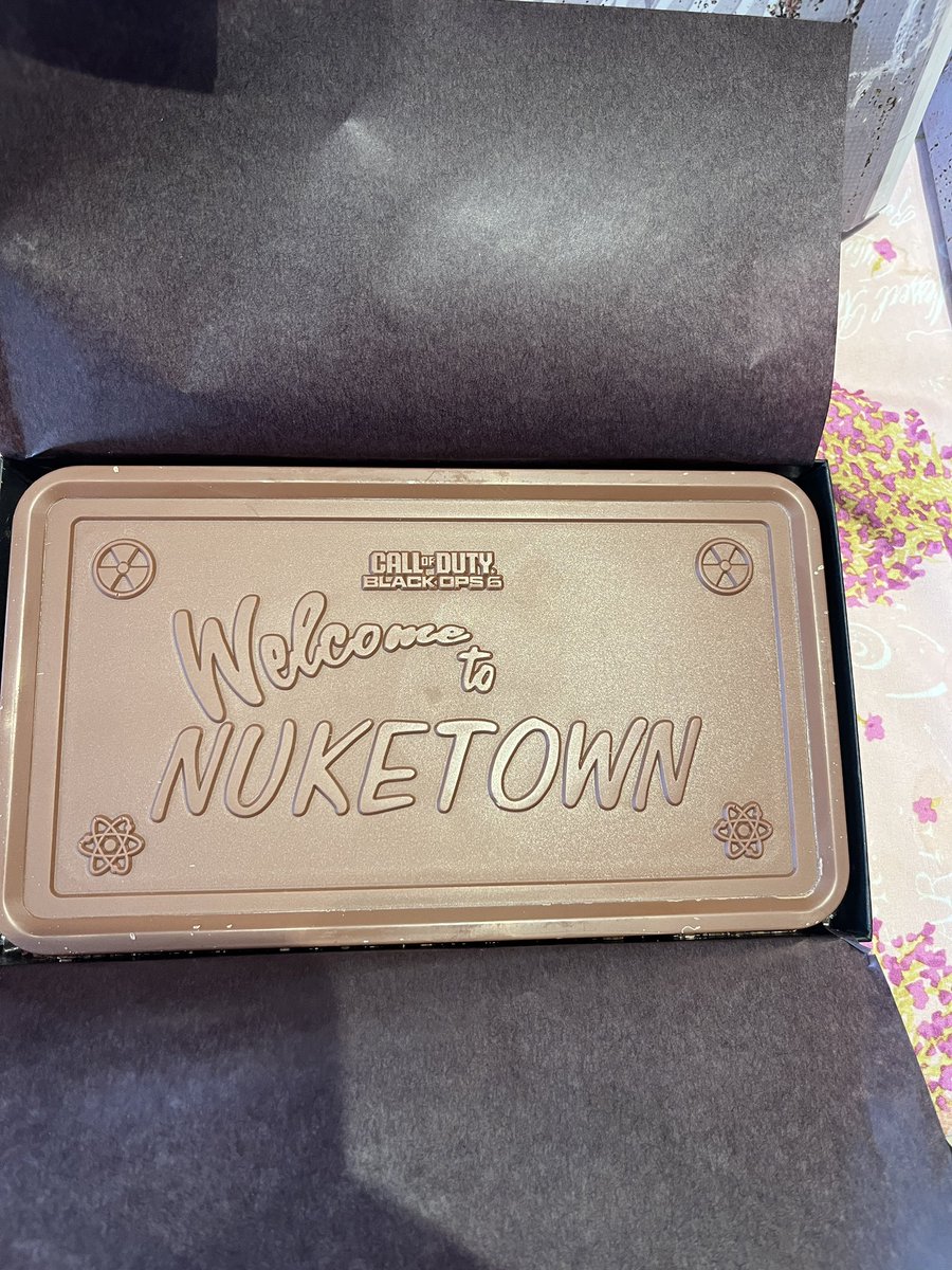 This is def gonna be my favourite Christmas gift this year 

Thanks so much <a href="/CallofDuty/">Call of Duty</a> &amp; <a href="/Activision/">Activision</a> 

Who wants a bite of the chocolate LMFAO