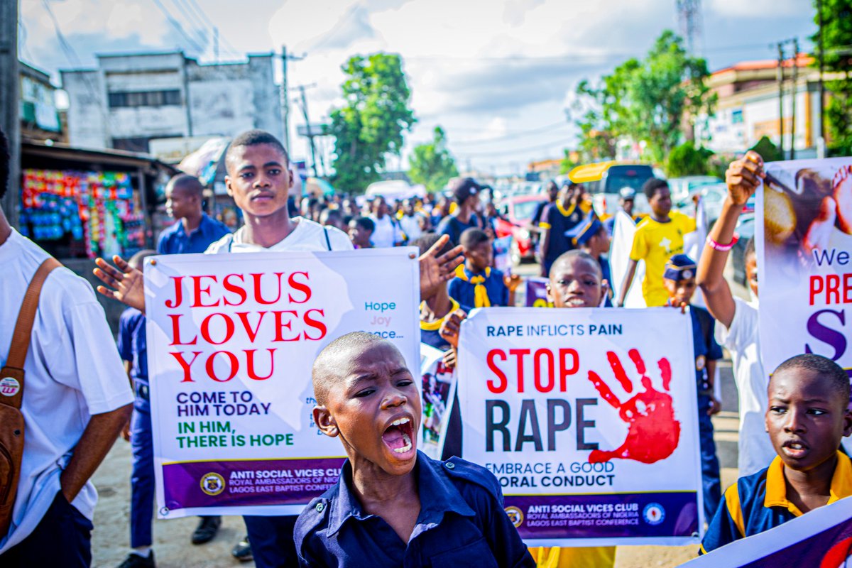 BMOlaoluwa's tweet photo. The Passion
The Grit
What word best describes this young boy?

#RoadtoNovember30
#AllWhiteRally #AntiSocialVices
#ASVC #RALEBC
#RAN #RoyalAmbassadorsofNigeria https://t.co/XY07YJtumo