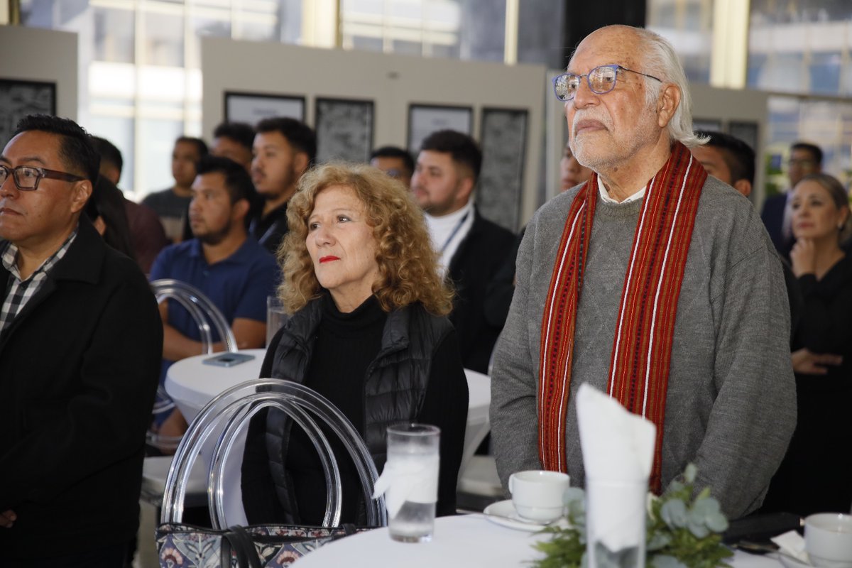 🎨 Legados que inspiran. Banco CHN es cultura.  

El Ministerio de Cultura y Deportes hizo entrega hoy de los 5 paneles  restaurados.  Estos paneles son autoría del maestro  Efraín  Recinos. 
Estos murales son muestra del legado artístico que trasciende generaciones y nos une