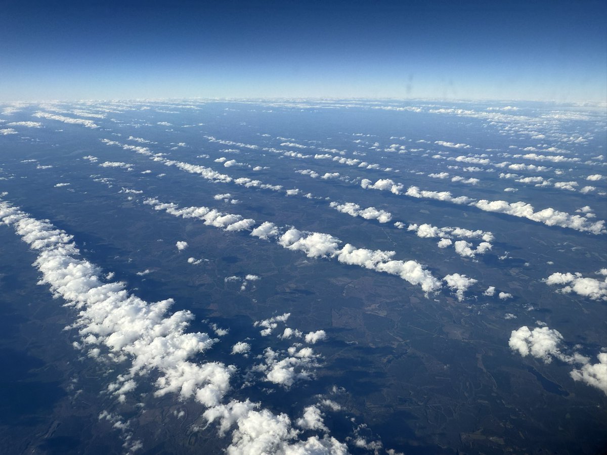ncmattj's tweet photo. Hey @wxbrad, what causes these cloud patterns? Photo taken over Georgia at about 2:45 PM. https://t.co/vb2pfMzaRv