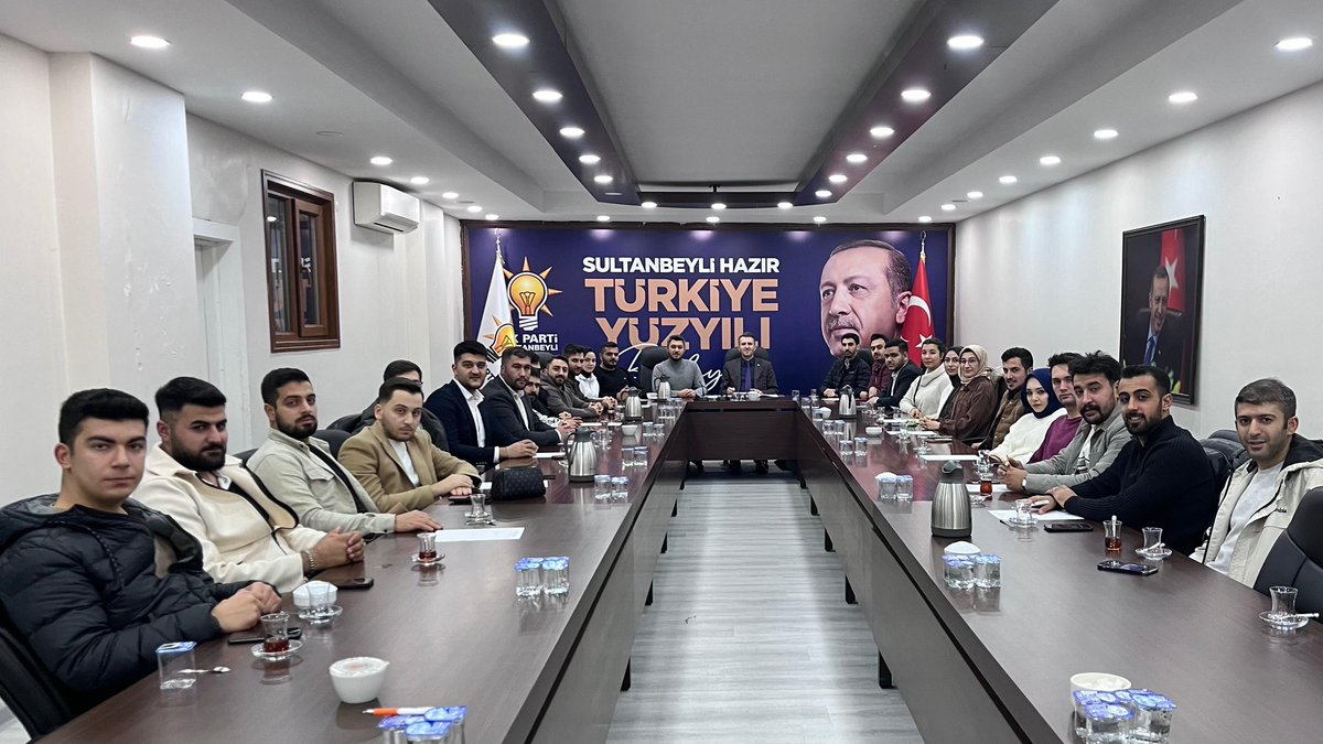 Gençler, Türkiye’nin en büyük umudu ve gücüdür! 

Bugün gençlik kollarımızla buluştuk, fikirlerini dinledik, birlikte geleceği konuştuk. Türkiye Yüzyılı’nda gençlerin iz bırakacağına yürekten inanıyoruz. 

Teşkilatımızla el ele gönül gönüle, her daim bir ve beraberiz.