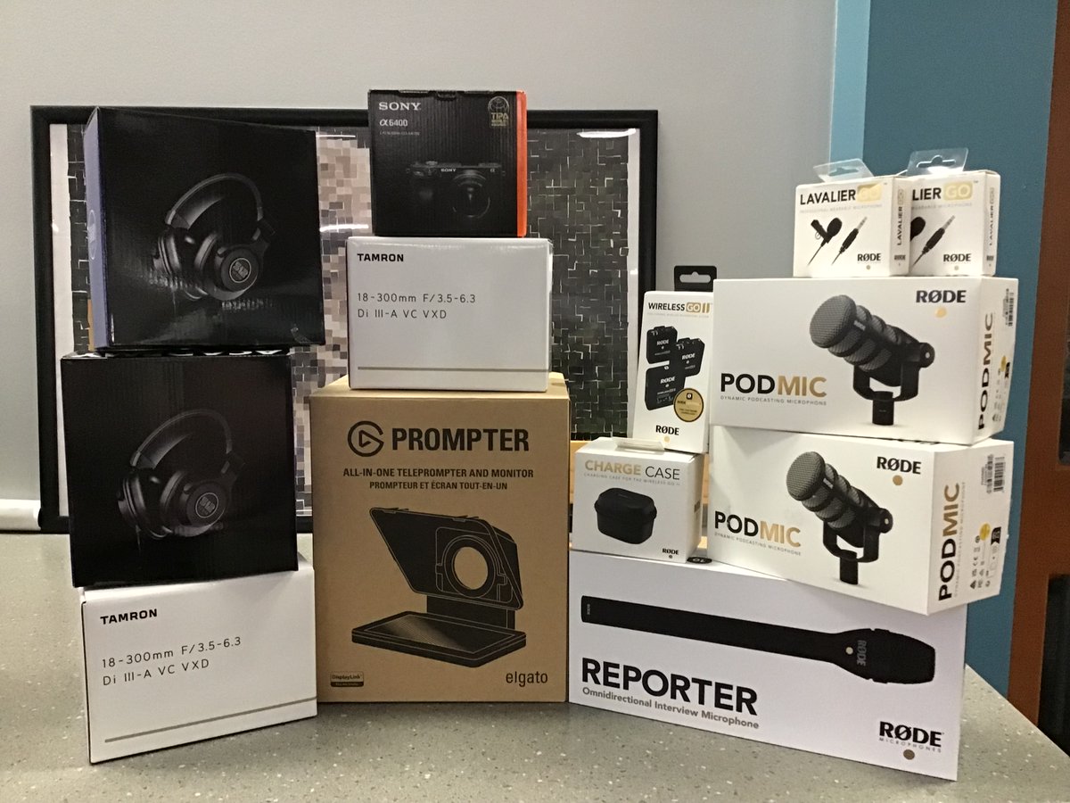 Our #fjhprductionstudio is growing thanks to a generous grant from <a href="/hsefoundation/">Hamilton Southeastern Education Foundation</a> . We got to meet a professional photographer,  too!  Thanks  HSEF for  these amazing opportunities for @fjhchargers to learn by  creating.

#fjhlibrary #hsefoundation #chargerproductions
