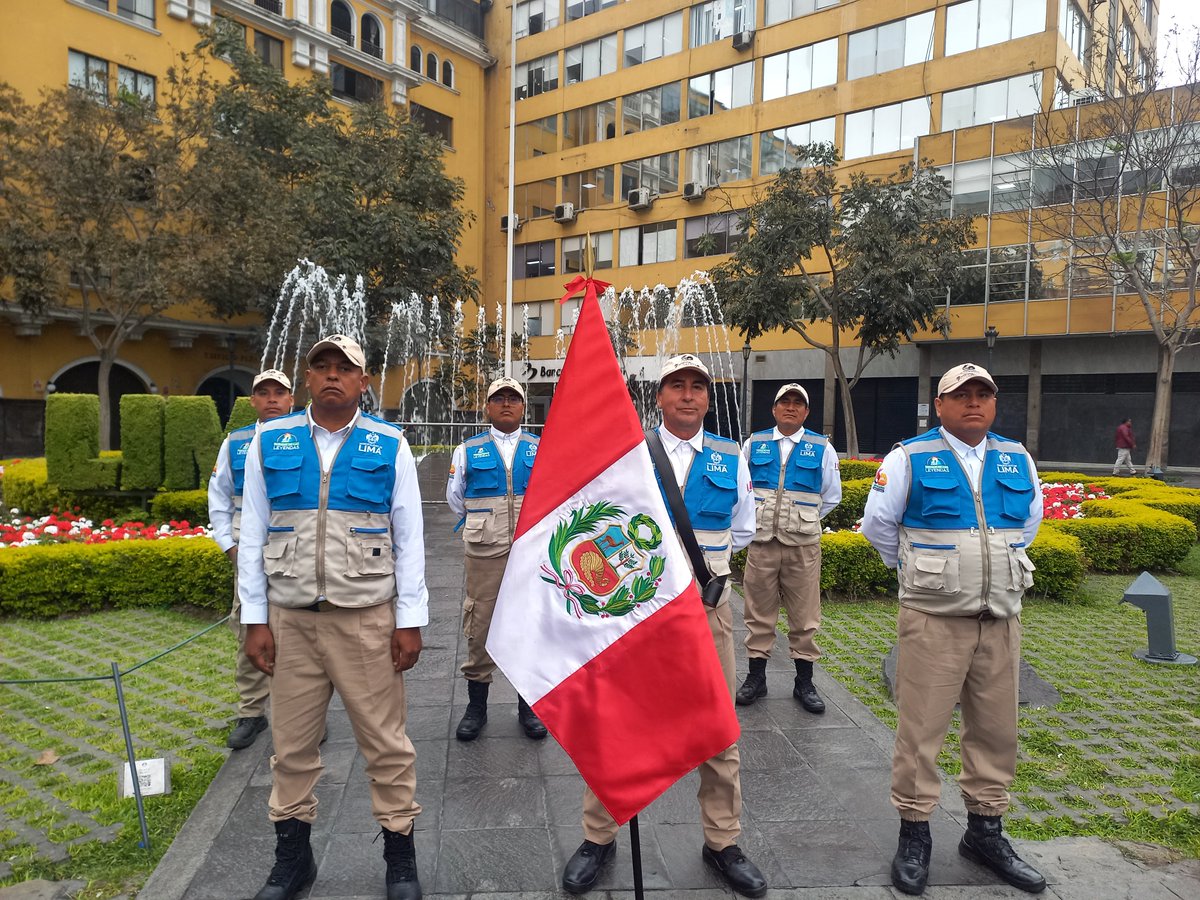 Hoy rendimos homenaje a nuestra bandera y fortalecemos nuestro compromiso cívico. ¡Únete a este emotivo izamiento! 🇵🇪❤