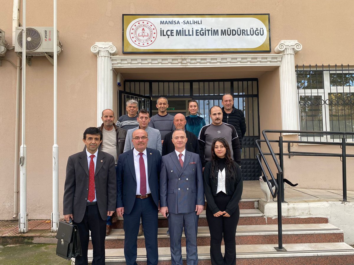 tecsen's tweet photo. Manisa İli ve İlçelerini Kapsayan Teşkilat Çalışmalarımız Sona Erdi.

Sendikamız Genel Sekreteri Salih Burçin Poyraz ve Genel Başkan Yardımcımız İsmail Şitvan’dan oluşan heyetimiz bugün Salihli ve Turgutlu İlçe Milli Eğitim, Müdürlüklerinde görev yapan Eğitim Çalışanları İle Bir Araya Geldi.

Bizleri sıcak ve samimi şekilde karşılayan üyelerimize ve eğitim çalışanlarına teşekkür ediyor şükranlarımızı sunuyoruz.

Ayrıca heyetimizi samimi bir ortamda ağırlayan Salihli İlçe Milli Eğitim Müdürü Sn. Mahmut Yenen’e ve Turgutlu İlçe Milli Eğitim Müdürü Sn. Serdar Dincer’e bir kez daha teşekkür ediyor çalışmalarında başarılar diliyoruz. 

Son olarak Teşkilat çalışmalarımız süresince heyetimize eşlik eden Manisa İl Başkanımız Bülent Ecevit Özbek ile Öznur Karaağaç ,Uğur Işık, Özlem Yüzey, Ali Göde, Erhan Turşak ,Osman Çolak, Esma Kayhan, Namık Korkmaz Başkanlarımıza da bir kez daha teşekkür ediyor şükranlarımızı sunuyoruz.

Teçsen Genel Merkezi