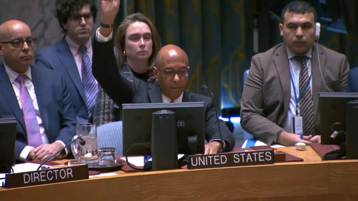 CerfiaFR's tweet photo. 🚨🇮🇱🇵🇸🇺🇸 ALERTE INFO | Cet après-midi, les États-Unis ont OPPOSÉ leur VETO à un projet de résolution qui aurait exigé un cessez-le-feu IMMÉDIAT, inconditionnel et permanent à GAZA, et la libération de tous les otages.

🟢 POUR : 14 
⚪️ ABSTENTION : 0
🔴 CONTRE : 1 (États-Unis) https://t.co/8NrbPF8wEA