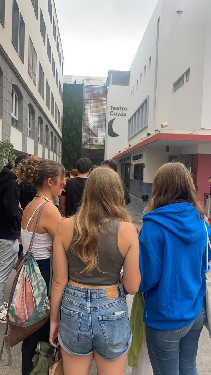 lfigrancanaria's tweet photo. 🇪🇸 🎭✨ Nuestros alumnos de 1BB visitan el Teatro Cuyás ✨🎭

🇫🇷 🎭✨ Nos élèves de 1BB visitent le théâtre Cuyás ✨🎭

#TeatroCuyás #ArteYEducación #SalidaCultural https://t.co/8nAb9gmSvW