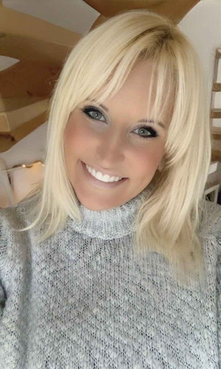 DustyMiethke's tweet photo. Winter is the season of the gentle embrace of love♥️🪔#winterzeit #smile #love #happy #Dusty https://t.co/D28sFDysox