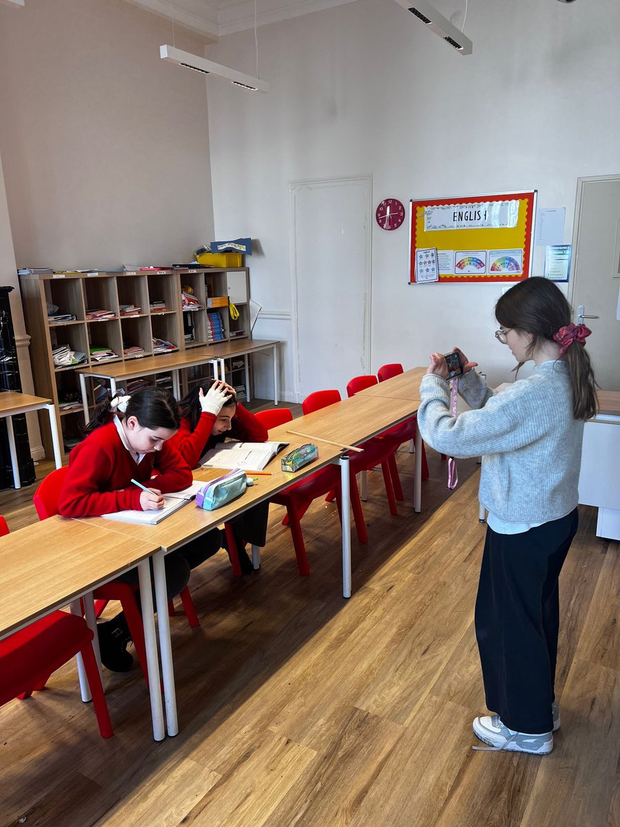 AlexanaBradean's tweet image. Learning the art of filmmaking: storytelling, planning scenes, and creating visually engaging narratives. Turning ideas into cinematic experiences! #FilmmakingBasics #Storytelling #VisualCreativity