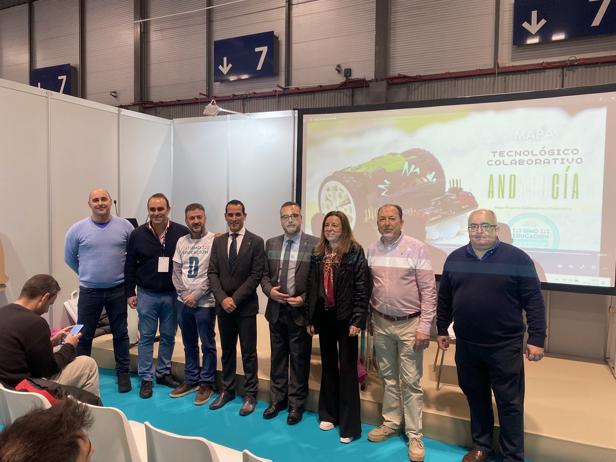 Fjsolano76's tweet photo. VI Premio a la Mejor Experiencia Docente Innovadora de @SIMOEDU_ 

“Mapa Tecnológico Colaborativo de Andalucía” coordinado por el @IESLosCerros junto a 
IES Vandelvira, Peña del Águila,Gil de Zático,Fernando III,Jándula,AzZait de Jaén y Fdo. III El Santo. https://t.co/bmbdxg1lGW