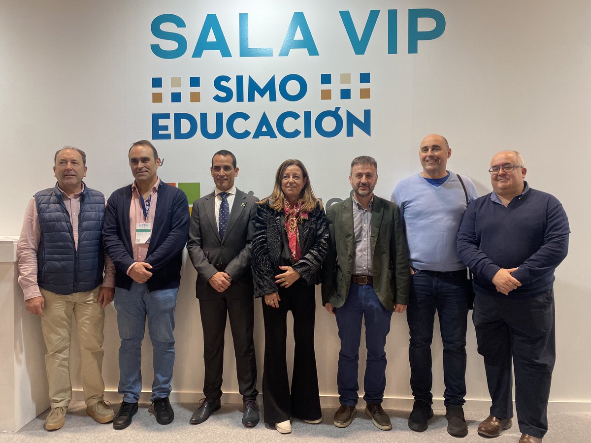Fjsolano76's tweet photo. VI Premio a la Mejor Experiencia Docente Innovadora de @SIMOEDU_ 

“Mapa Tecnológico Colaborativo de Andalucía” coordinado por el @IESLosCerros junto a 
IES Vandelvira, Peña del Águila,Gil de Zático,Fernando III,Jándula,AzZait de Jaén y Fdo. III El Santo. https://t.co/bmbdxg1lGW