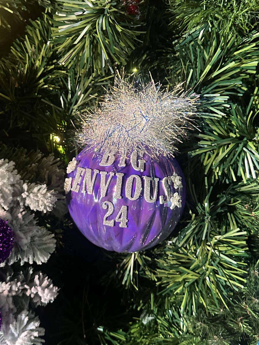 Spreading holiday cheer at the Tree of Lights 🎄✨

𝐇𝐚𝐩𝐩𝐲 𝐇𝐨𝐥𝐢𝐝𝐚𝐲𝐬 𝐟𝐫𝐨𝐦 𝐄𝐧𝐯𝐢𝐨𝐮𝐬 𝐃𝐚𝐧𝐜𝐞 𝐋𝐢𝐧𝐞!!💟