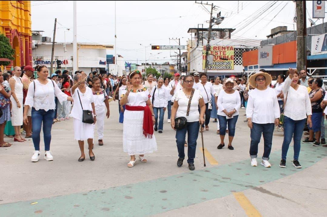 Hoy celebramos con orgullo el 114 Aniversario de la Revolución Mexicana con un exitoso Desfile Cívico-Deportivo, donde más de 37 escuelas, academias y agrupaciones llenaron nuestras calles de creatividad, ritmo y tradición.