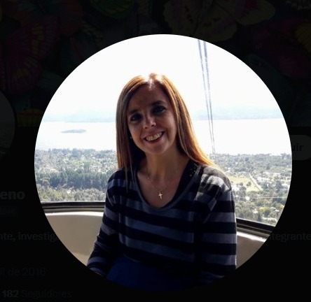 Despedimos con mucha tristeza a nuestra compañera, Analia Centeno. Colega platense. 
Como ella se definía: Periodista, docente, investigadora FPyCS (UNLP). Peronista. Feminista. Quienes compartimos tu amistad celebramos la vida compartida.
 Te vamos a extrañar.