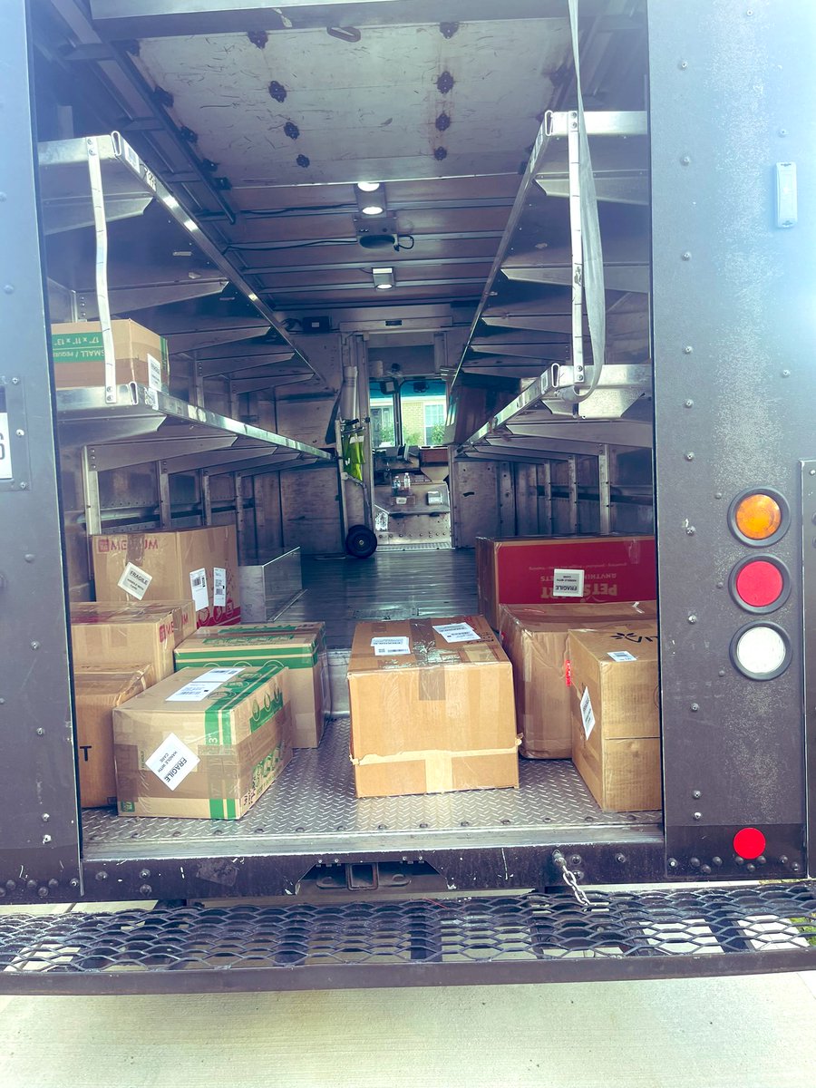 MbnLogistics's tweet photo. What a day, Shipped out 750 units Out the door again. Anyone wants to start working with a 3pl dm me for a price sheet. https://t.co/VUDUcN1vbG
