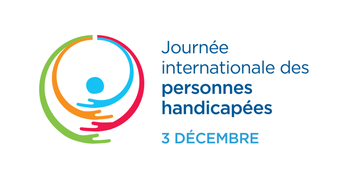Illustration sur fond blanc accompagnée de l’inscription « Journée internationale des personnes handicapées, 3 décembre » en bleu. Le symbole utilisé par les Nations Unies pour représenter cette journée figure sur le côté gauche.