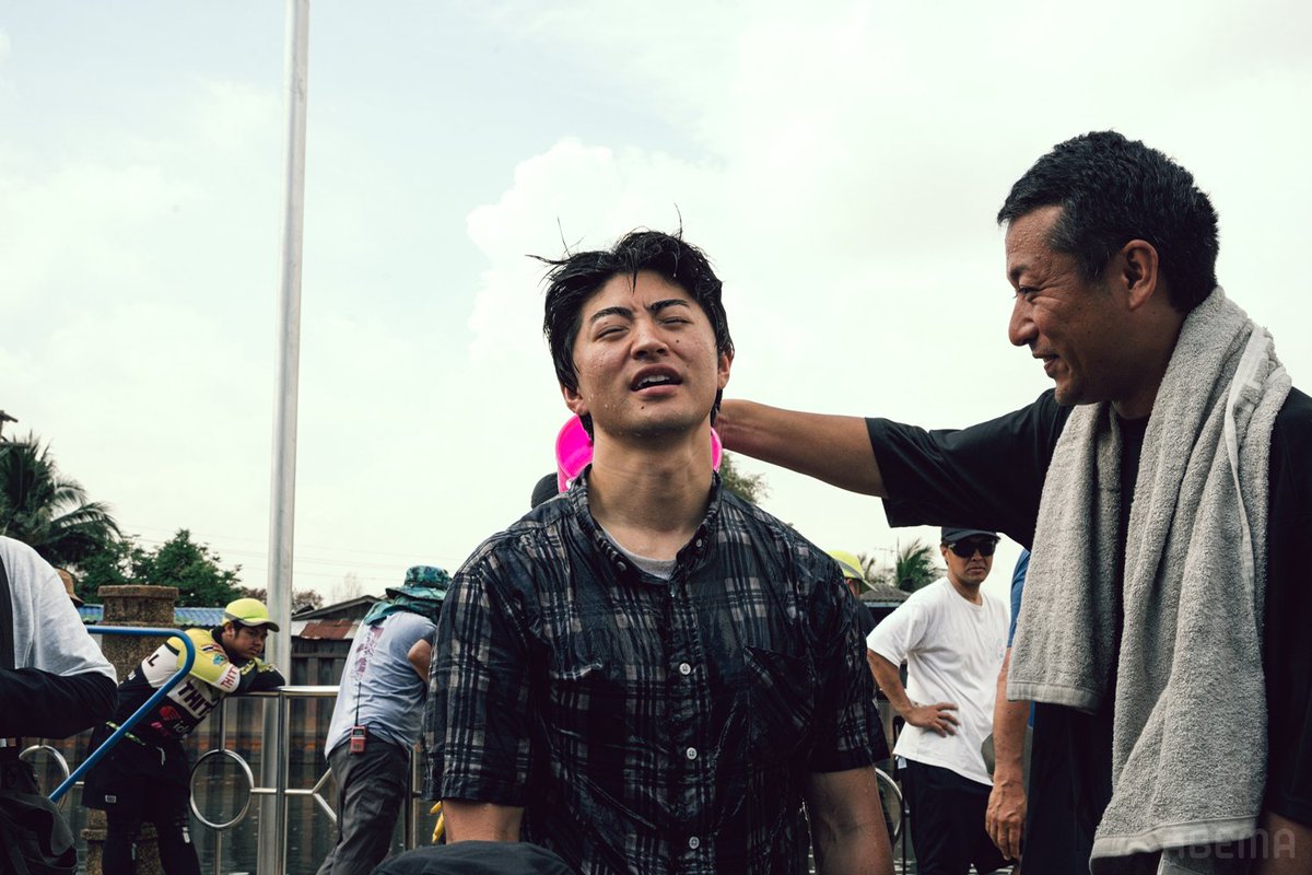 abema_informa's tweet photo. 大暴走カーチェイス🛺💨が
川に落ちたあと…📷

トゥクトゥクが川に落ちるシーンは
猛暑の中、びしょびしょになりながらの
過酷な撮影に佐野さんも思わずこの表情🥵

#インフォーマ -闇を生きる獣たち-
ABEMAで無料配信中📣
▶️ https://t.co/LdtIm0ca1r

#佐野玲於 @sanoreofficial https://t.co/FxlTRVreby