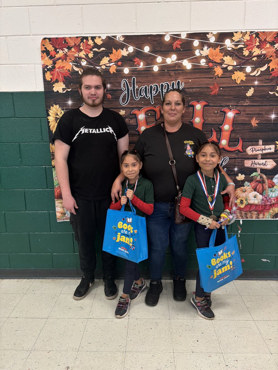 SOHLowScouts's tweet photo. Our 🦃 Annual Thanksgiving Feast 🦃was a huge success! We 💚thank 💚our Shuman Scholar Parents for dining with us and 🎉celebrating the academic  achievements of your students for the 1st Marking Period.‼️ TogetherWeCan🥇🏆 
#ExceedandExcel
#ShumanSTRONG https://t.co/PgOEXLCIk2