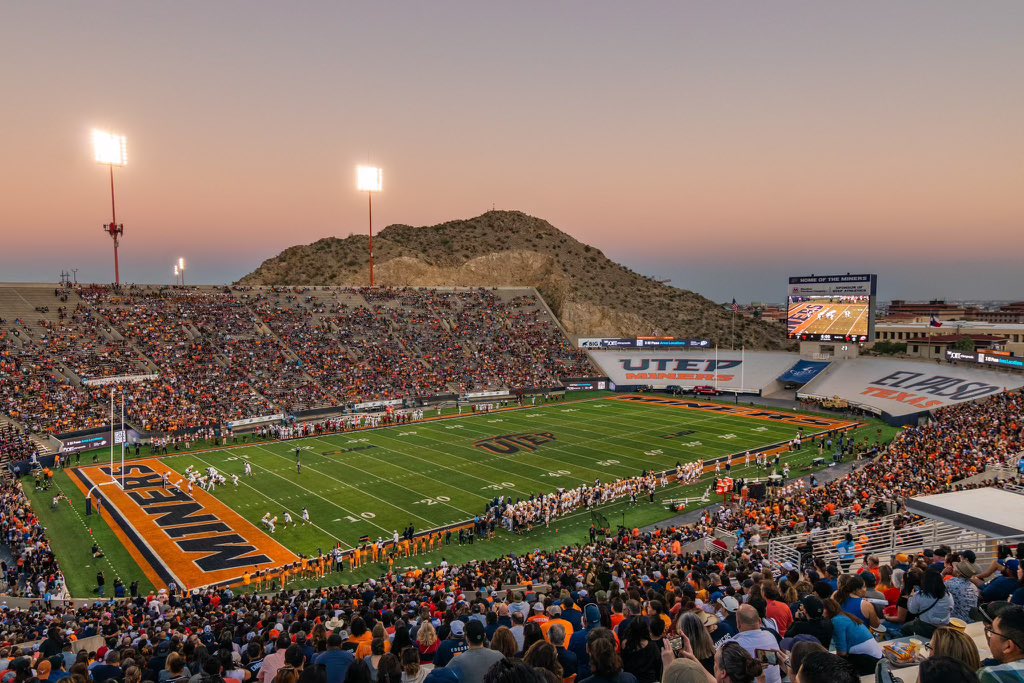 JJonesTX25's tweet photo. After a great conversation I am blessed to receive my first offer from @UTEPFB @CoachKSigler @CoachKade_Glenn @CoachJoeWillis @dctf @samspiegs @tdrecruits https://t.co/J2FA0fbJG8