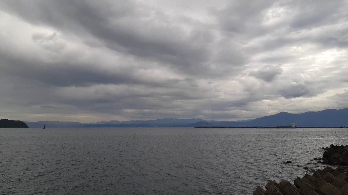 marunjp's tweet photo. おはようございます
11/21(木)の指宿市山川の天気は曇り☁

朝晩は冷えて来たけど日中はまだギリ半袖で過ごせそう🙄

#企業公式が毎朝地元の天気を言い合う https://t.co/0AlF9EJAQM