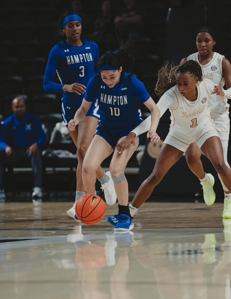 Frames from the first half 📸

#WeAreHamptonU