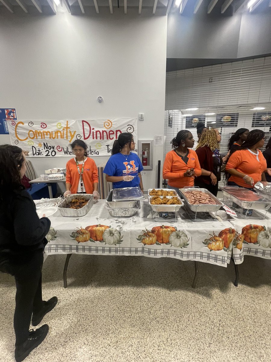 HorizonRNE's tweet photo. @RNECavaliers @northeaststugov Present: Community Dinner 2024. #CavalierPride🧡💙 (Post 6/6) #EmbracingCommunity @RNE_Counseling @RichlandTwo @RNEAthletics @PCA_RNE @Cavplex @RNECollegeCtr @DrMarlonThomas @tpierce82 https://t.co/Ezp9gl1Bhc
