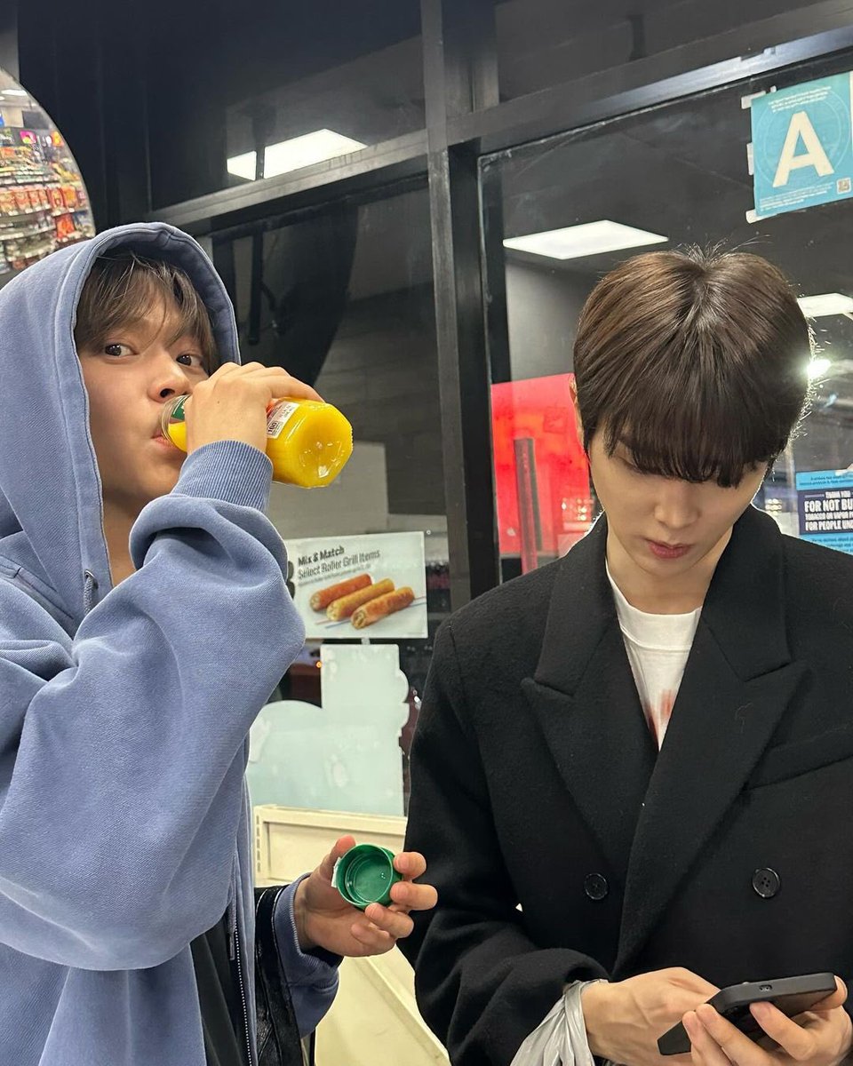 subngchan's tweet photo. "Snacks, style, and Sungchan—what more do you need?" https://t.co/9EtsNgAYNr