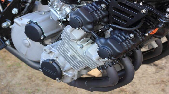 TribunJualBeli's tweet image. 🛵Cara Mudah Membersihkan Mesin Motor 🛵
                               Dijamin Megkilap 

--a Thread

Cara mengkilapkan mesin motor ternyata amat mudah kalau kamu sudah tau caranya #tipsmotor #tipsandtrick #SiapSiapRamadan