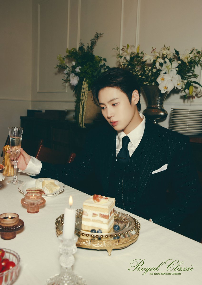 하성운 (HA SUNG WOON)
2025 SEASON'S GREETINGS
[ROYAL CLASSIC]

Concept Photo 

Pre-Order
2024.11.20. (WED) 2PM ~
2024.12.03. (TUE) 11:59PM

#하성운 #HASUNGWOON 
#ROYAL_CLASSIC