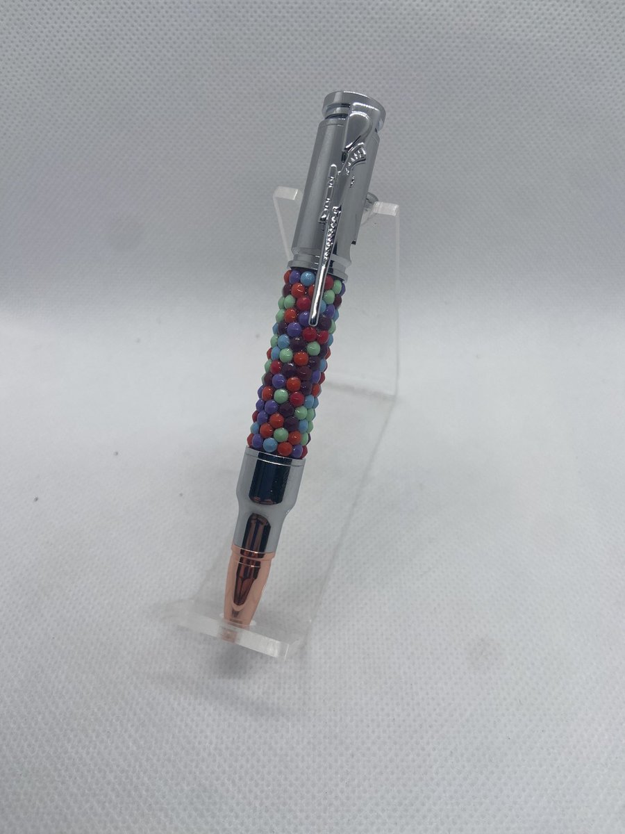 DpenmakerStyle's tweet photo. Mini Bolt Action #DiamondDot Pens. Both of these are my last of this kind. One of them is #Autumn and #chrome and the other is #Bubblegum and #gold. Very cool looking and how they work. Price is $60/each https://t.co/IjhnT86mrE