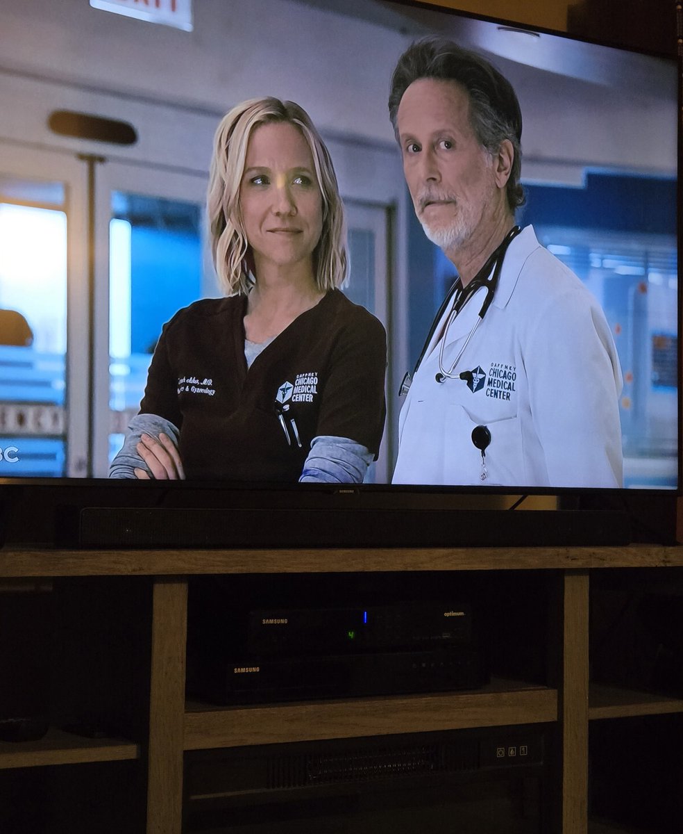 Lizzy2891's tweet photo. I love seeing them together 🥰 #ChicagoMed https://t.co/v9uP521jE3