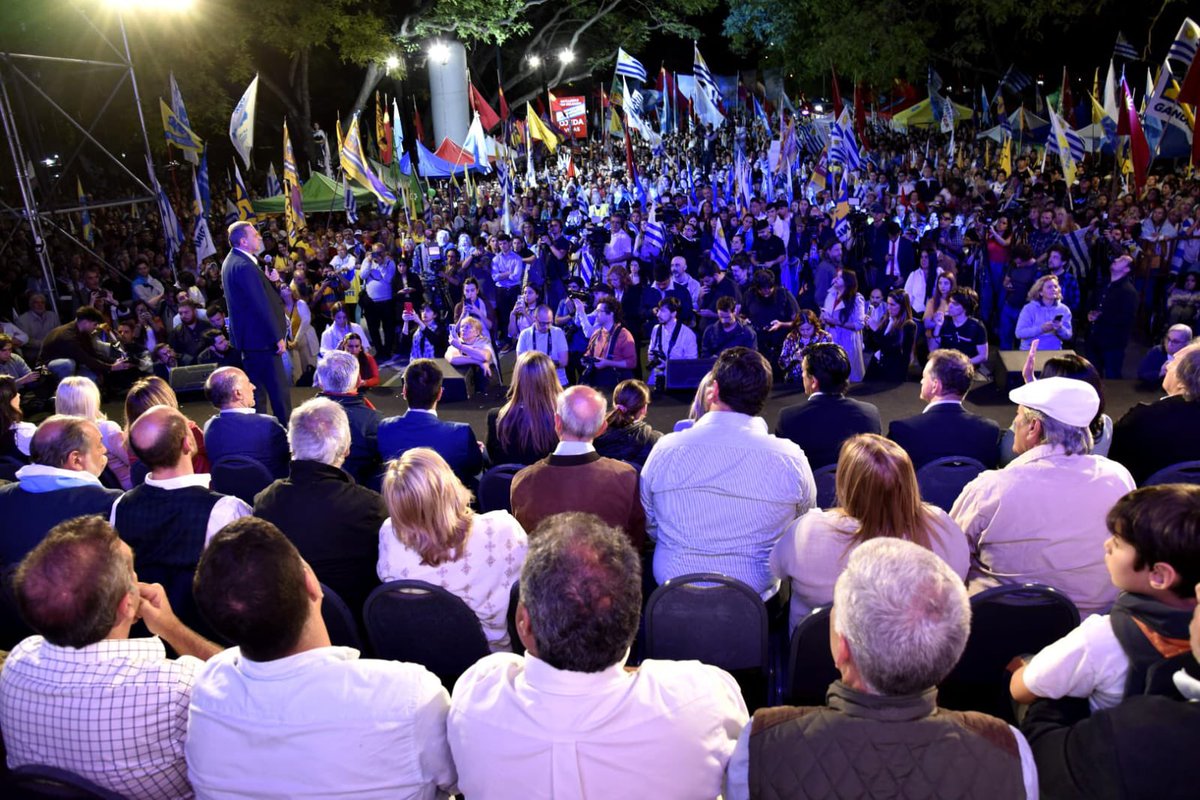 ¡Gran acto de cierre de la coalición en el Obelisco!

¡Juntos somos más!
Vamos por un #UruguayEnMarcha con <a href="/AlvaroDelgadoUy/">Alvaro Delgado</a> presidente.