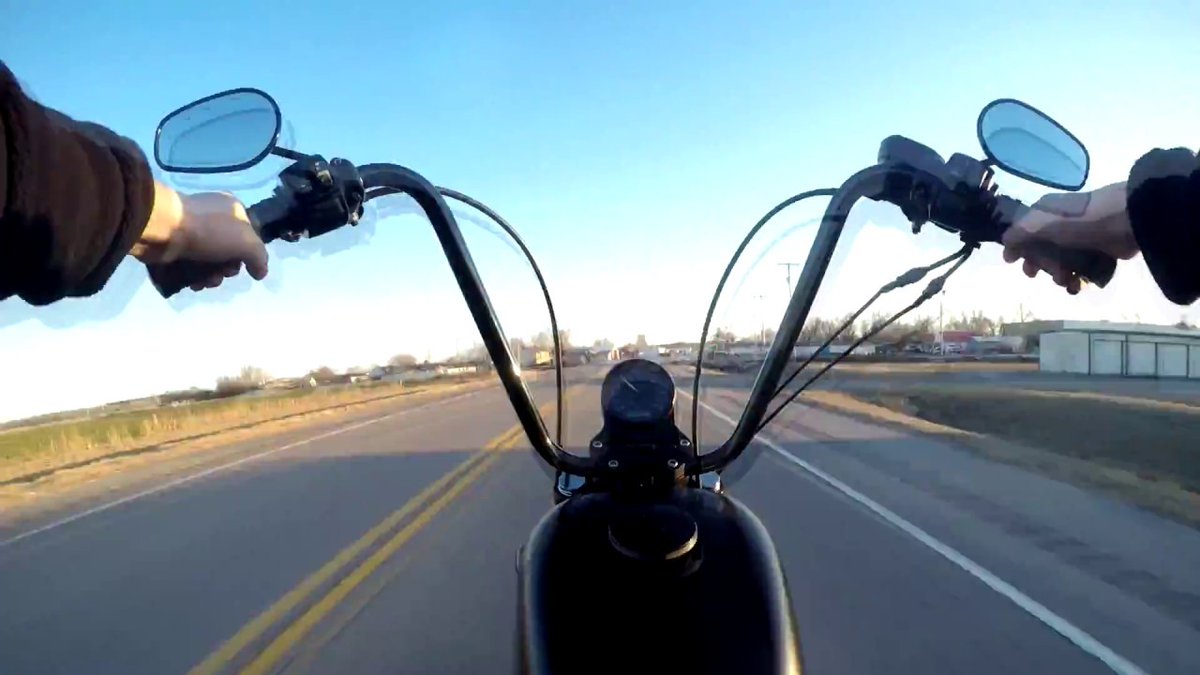 daVideoGlasses's tweet image. Relive the rush every time you watch. Wear our video sunglasses on your motorcycle rides! 🎥 #RideAndRecord #MotorcyclePassion #CaptureAdventure #RoadWarrior #BikerEssentials
