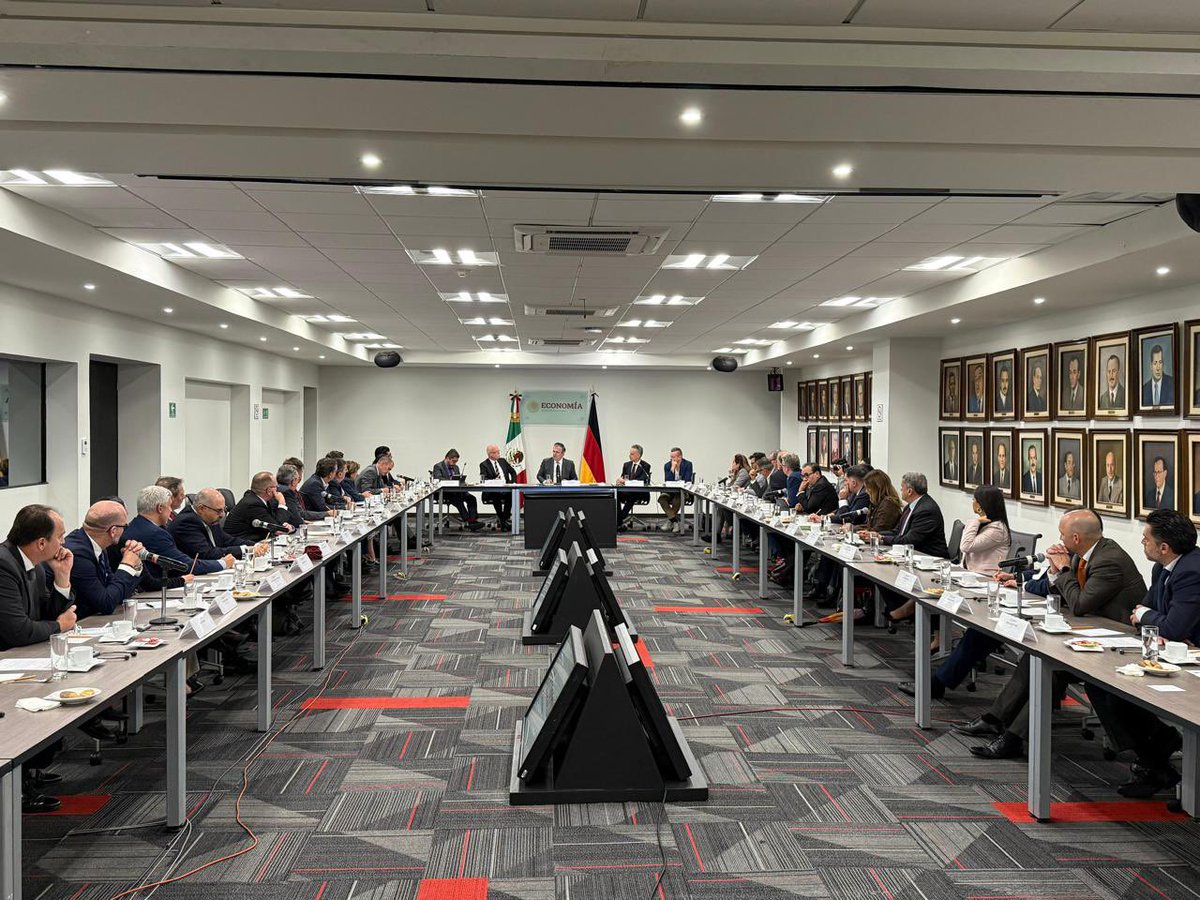 SE_mx's tweet photo. #ComunicadoEconomía || El secretario de Economía, @m_ebrard, y empresarios alemanes acuerdan trabajar en conjunto para potenciar inversiones en México

🔗 https://t.co/4V6fq70dJt https://t.co/QCphggQWqh