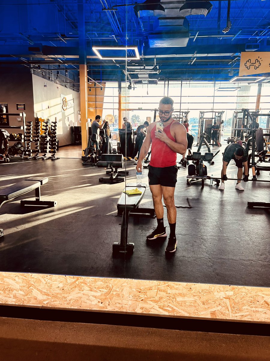 aronlopez94's tweet photo. #gymmotivation https://t.co/sjQ4206Ts0