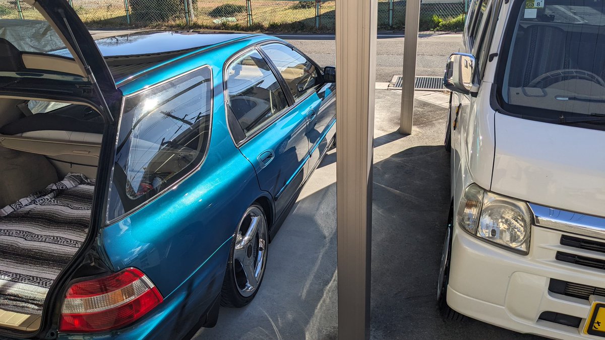 HideyukiC's tweet image. 純正ルーフモールの状態が悪かったので、RAオデッセイ用ルーフモールを流用交換😎👍
素材、幅、形状、付属クリップまで全く同じで、長さだけの違いなので、反り具合（アールの部分）を溝部にあてがってみて、ベストな箇所で切断すればポン付け完了🇺🇸🔥
#アコードワゴン
#オデッセイ
#CE1
#RA1
#RA3