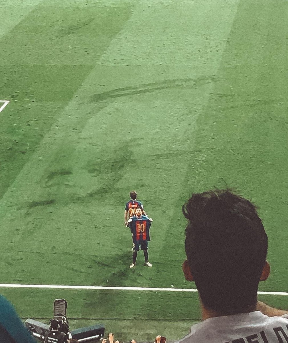 alwise257's tweet photo. Selebrasyon ki pi #iconique  nan tout istwa football la . #M10 🐐🐐 https://t.co/5KYXP5hahD
