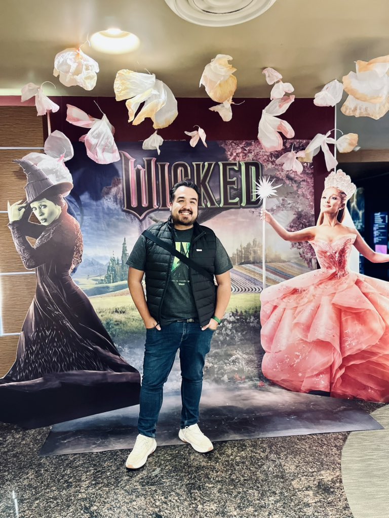 charromty's tweet image. Vamos a Oz.  (Una vez más)

#WickedEnMexico 
@wickedmovie 

#EarlyScreening