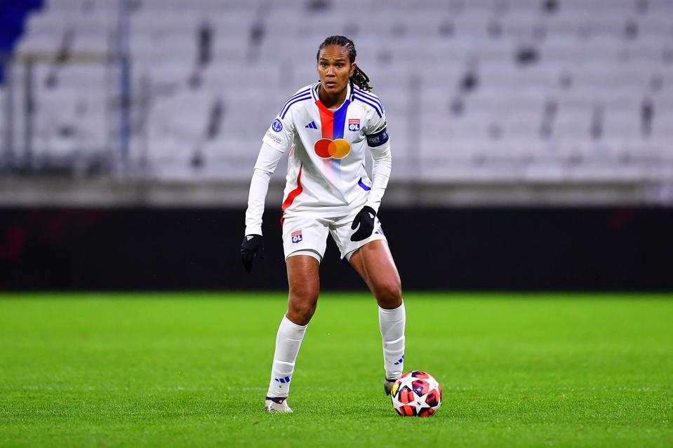 AsifBurhan's tweet photo. It is somehow fitting that a goal by @WRenard means @OLfeminin have become the first team in history to score 500 goals in the history of the @UWCL #OLRoma https://t.co/gYmNKj97fA https://t.co/4B0El53Srm