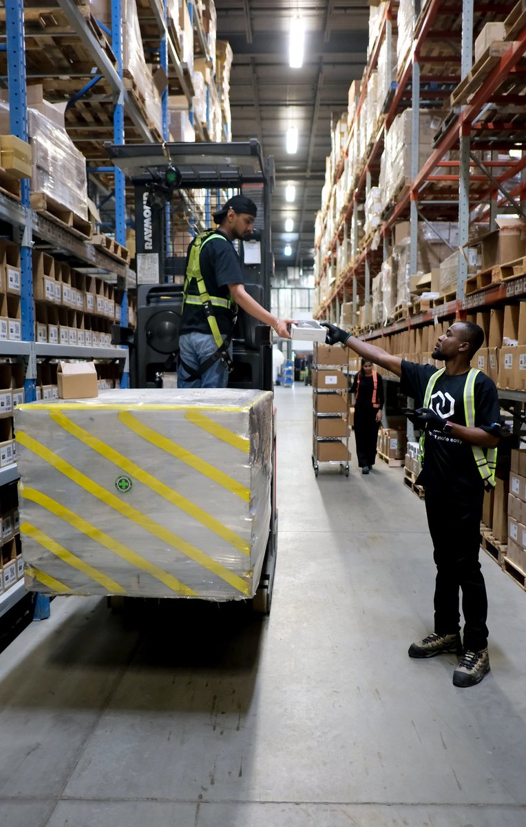 _Mantoria's tweet photo. Peak Season is Here – And Mantoria is Ready! 💪

As we enter one of the busiest times of the year, our incredible warehouse team is already hard at work, ensuring every order is processed efficiently and delivered on time. 

Happy Peak Season, everyone! https://t.co/sGxqeTKT2h