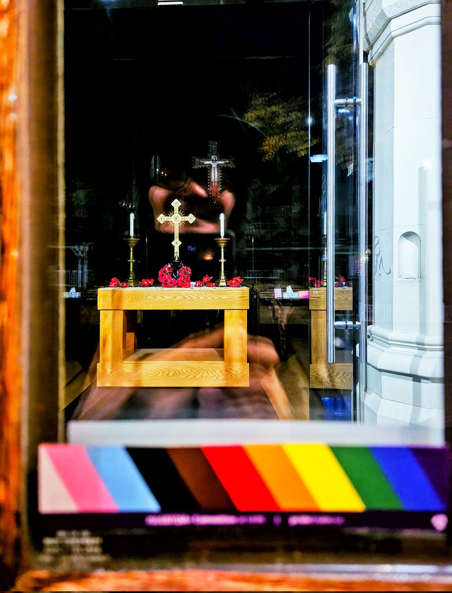 sissyintoca's tweet photo. 我拍的加拿大风景:
基督教堂门口,贴了一面彩虹旗。
#LGBT #rainbowflag #progressiveflag #church #transright #EqualityForAll #equalrights #trans https://t.co/MHwjNcP65V