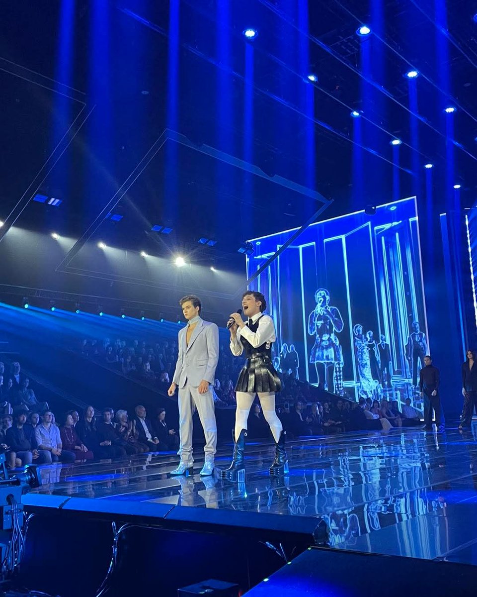 musicnewsfactpl's tweet photo. Nemo wystąpiłx podczas finału "Top Model" https://t.co/WgpRbsqbSz