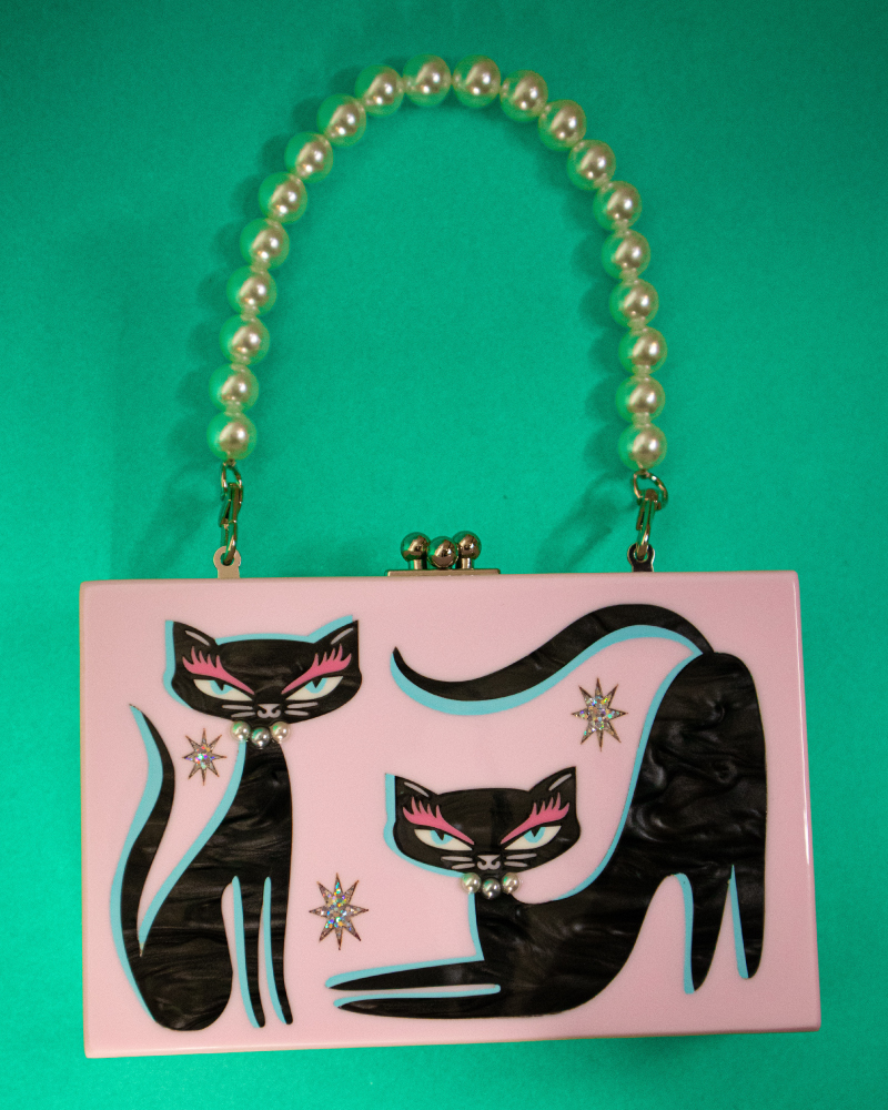 Miss_Fluff's tweet image. 🩷 Kitty Chic! 🩷 handbags are IN STOCK &amp;amp; shipping now! 
collab with Lipstick &amp;amp; Chrome ! I have to say, this may be my most favorite purse ever!  💋
missfluff.shop/products/swank…

#midmod #midcenturymodern #MidCenturyStyle #retrostyle #palmspringsstyle #vintagestyle #catlover #catstyle