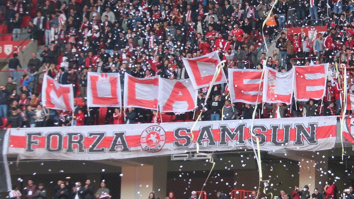 aynı pankartın ardında 8. yıla....
21 kasım 2016'da atılan kıvılcım yangın olana dek forza samsun!
gururla!