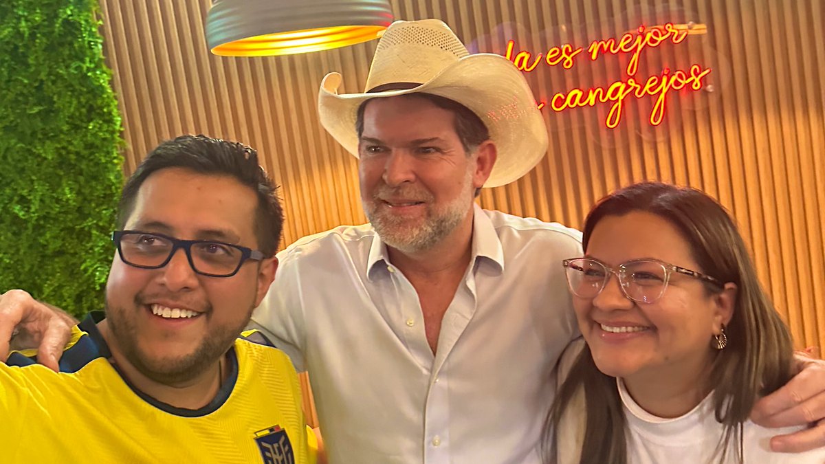 Agradecido con César Sahona y su equipo por la hospitalidad, el trabajo y cariño recibido en nuestra querida provincia de #LosRíos 🇪🇨

Es momento de que una nueva generación asuma el compromiso de sacar adelante al país con claridad y convicción, eso es #La21 🙌